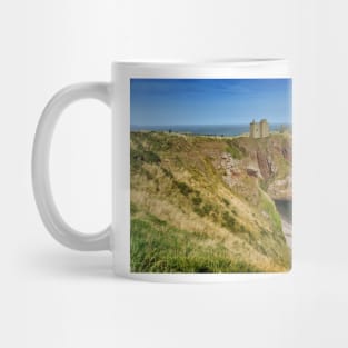 Dunnottar Castle on the Aberdeenshire coastline, Scotland Mug